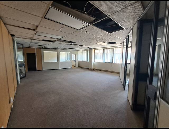 134M² OFFICE TO LET IN DUNKELD WEST